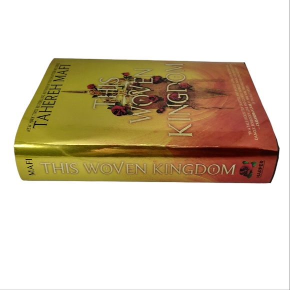 SIGNED, LitJoy Crate - This Woven Kingdom by Tahereh Mafi, gold sprayed edges  - Picture 5 of 12